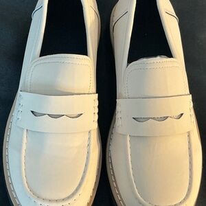 Super Cute Loafers 7.5/8 Cream and Black-Chunky Heel- Never Worn